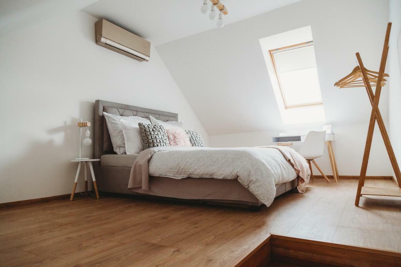 Center City Charming Loft Apartment Kassa Kültér fotó